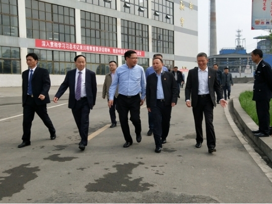 何樹(shù)平市長(zhǎng)到馳宇現(xiàn)場(chǎng)辦公